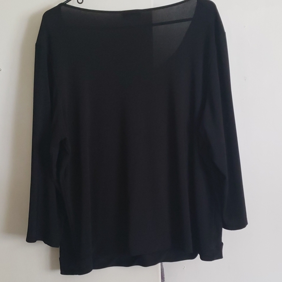 Woman's shirt - Picture 2 of 2